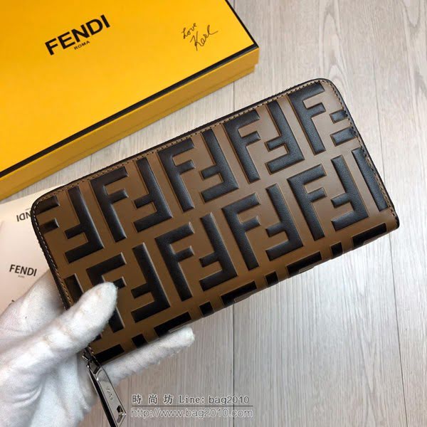 FENDI拉鏈錢包 19年春夏季最新手包 小摔牛皮 芬迪長錢包  fdz2135